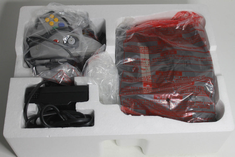 Laden Sie das Bild in Galerie -Viewer, Nintendo 64 - N64 Konsole - mit Original Controller - OVP - Toller Zustand
