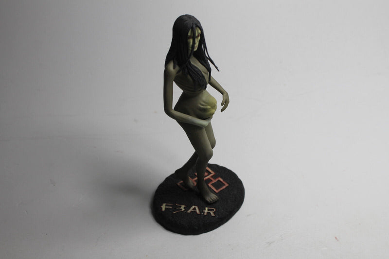 Laden Sie das Bild in Galerie -Viewer, Muckle Mannequins FEAR 3 - F.E.A.R. 3 - Alma - Top Zustand
