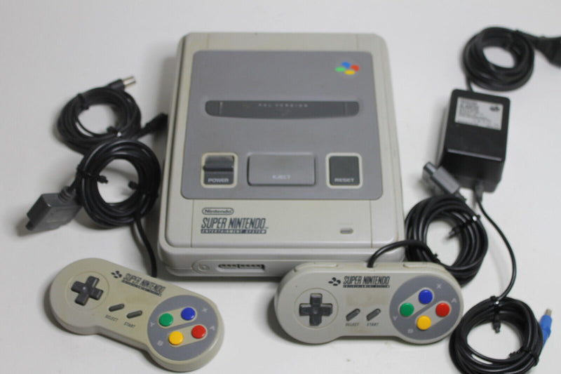 Laden Sie das Bild in Galerie -Viewer, Nintendo Super Famicom Spielkonsole - Grau Komplett 2 Controller
