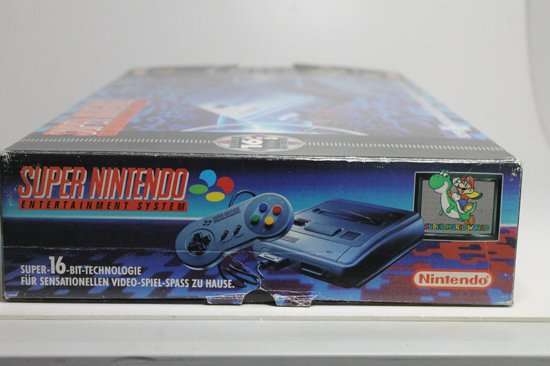 Laden Sie das Bild in Galerie -Viewer, Nintendo Super Famicom Spielkonsole - SNES - OVP Styropor toller Zustand
